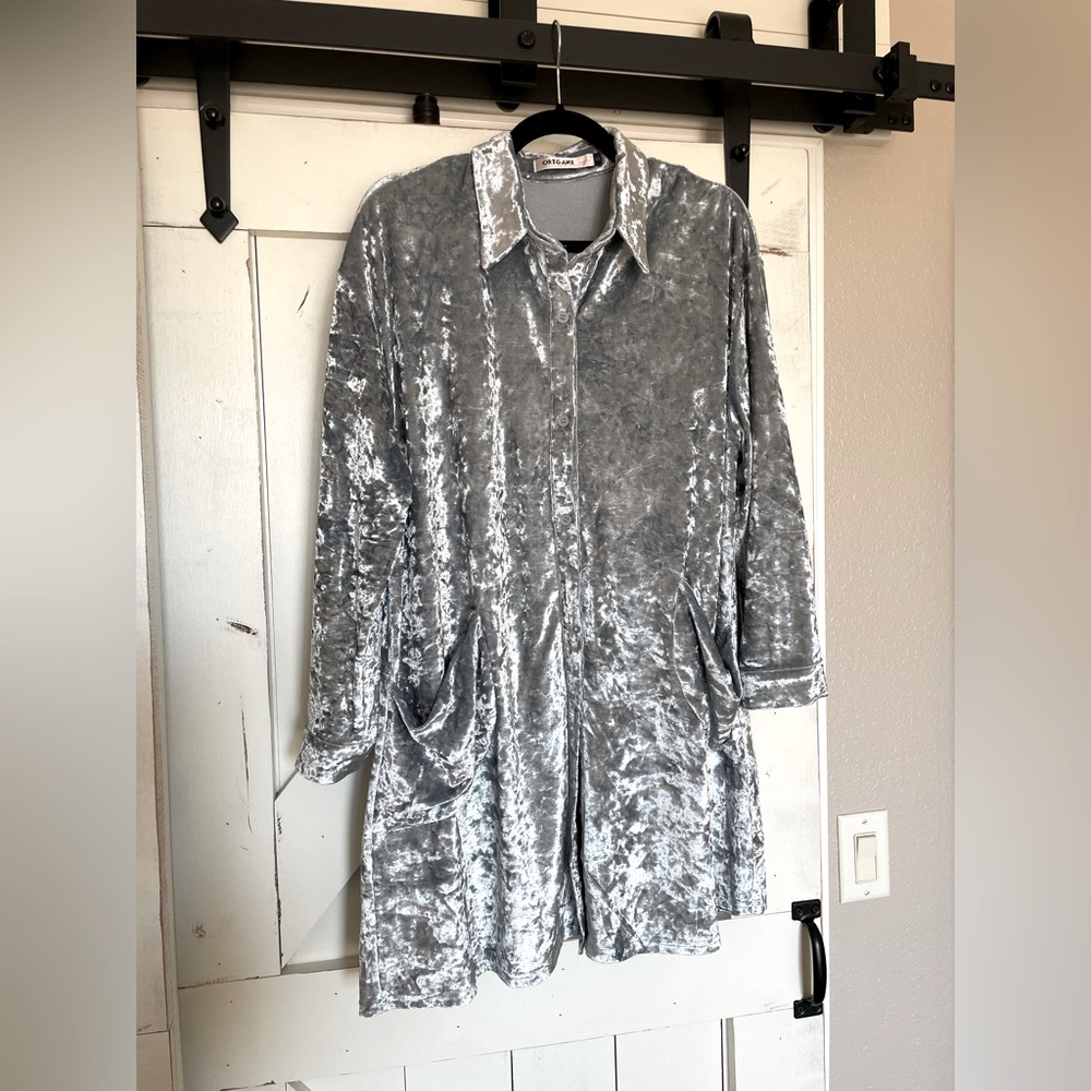 Long sleeve button down women’s dress, velvet blue. Size Small! Worn once.
